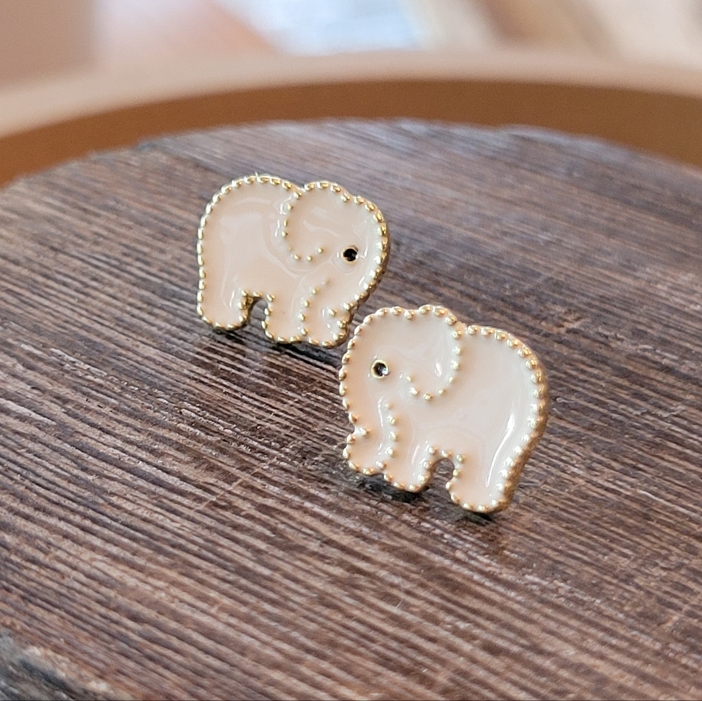 💥RESTOCKED💥Baby Elephant Pale Pink Post Earrings, 18k gold trim - Picture 1 of 8